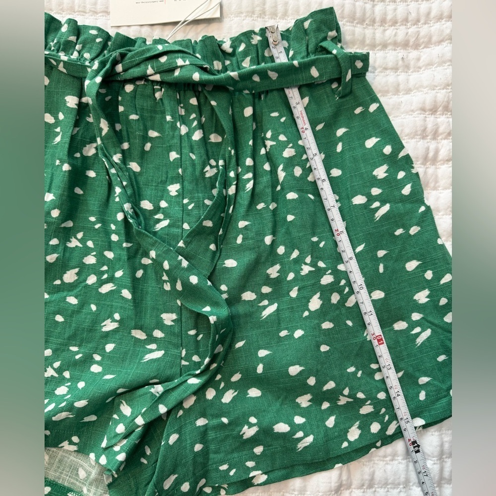 NWT Lush Green Linen Blend Shorts Medium Paperbag Waist Resort Vacation Summer - Picture 5 of 7